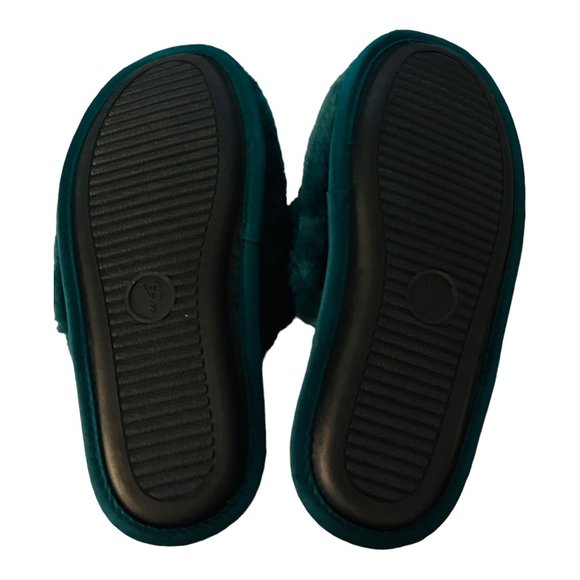 Victoria's Secret Closed Toe Faux Fur Slipper Green Size S/P With Logo - Picture 3 of 5